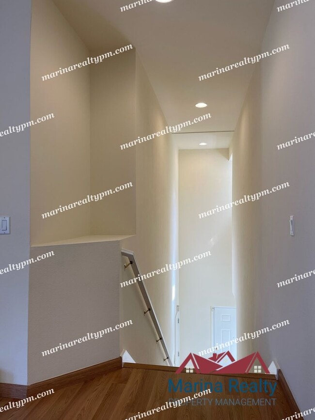Building Photo - 2611 Bayfront Ct