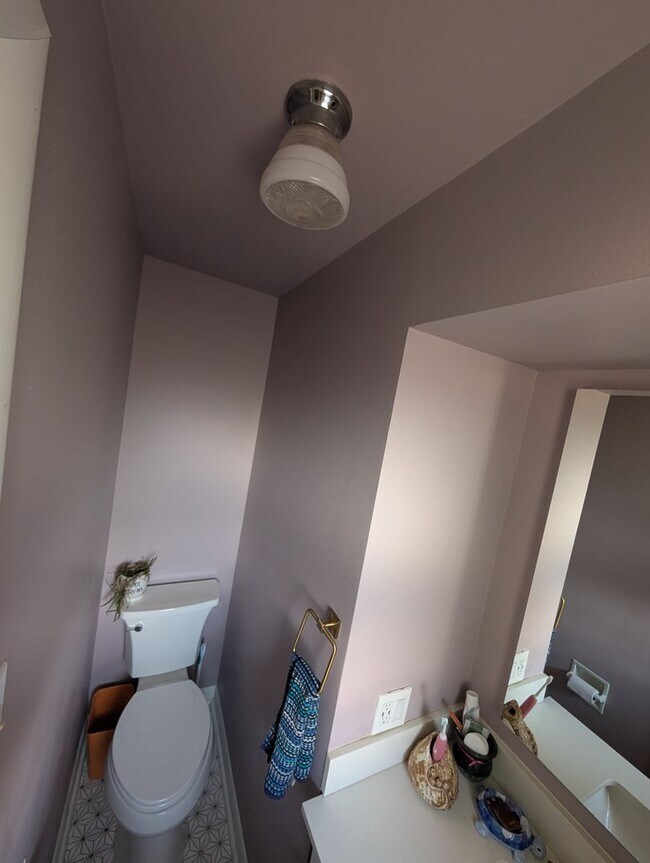 Building Photo - Freshly painted 4 bed 2.5 bath home for rent in Broomfield