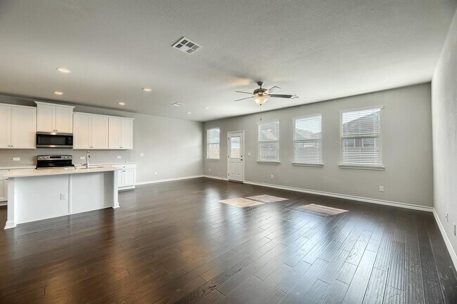 Building Photo - 108 Flexus Ln