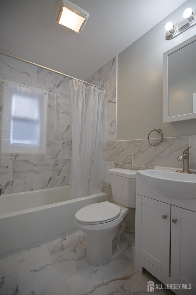 Building Photo - 545 Olive Pl