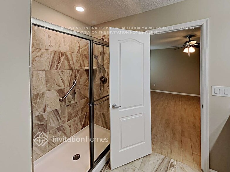 Building Photo - 78 Fallen Oak Tr