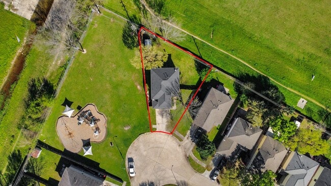 Building Photo - 403 Willow W Dr