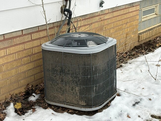 Building Photo - 17407 Woodbury Ave