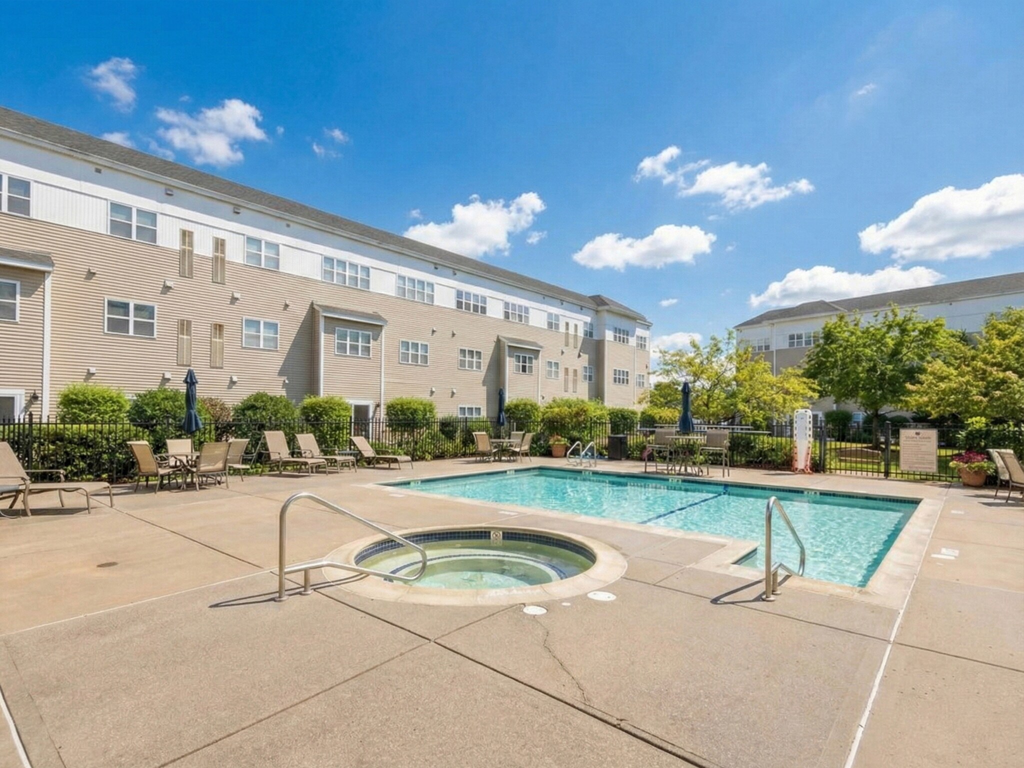 Building Photo - 211 Central St