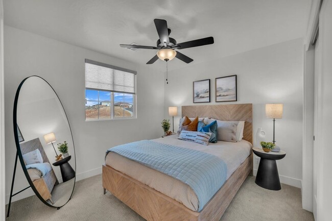 Building Photo - Stunning 6 Bedroom Home in St. George!