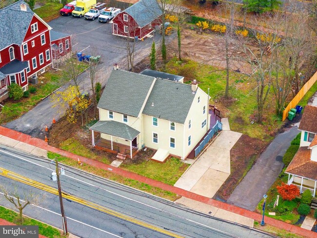 Building Photo - 15 W Main St