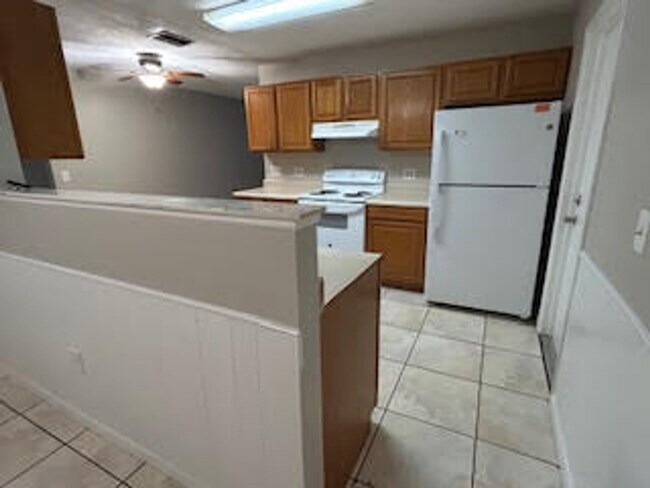 Building Photo - Nice 3/2/2 Home with fenced yard in Lecanto