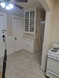 Building Photo - 5918 Arendes Dr