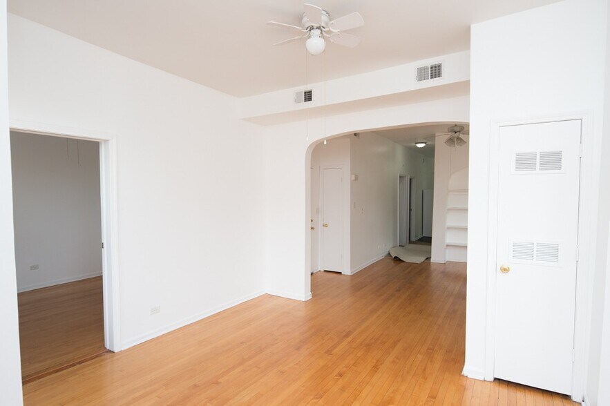 Building Photo - 3616 W Wrightwood Ave