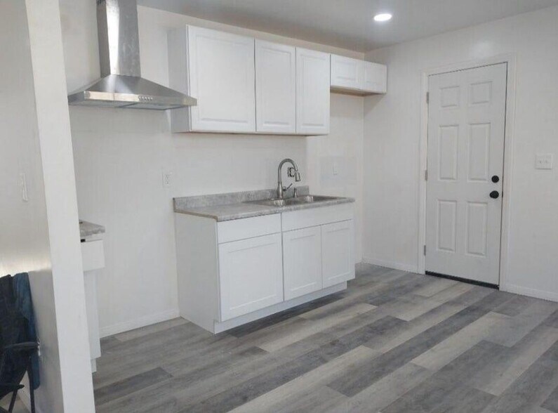 Building Photo - 9129 Kemper Rd