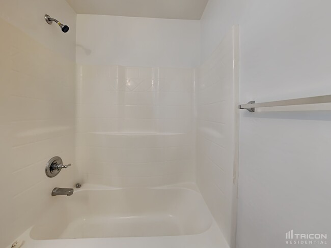 Building Photo - 1502 E Mayfield Dr