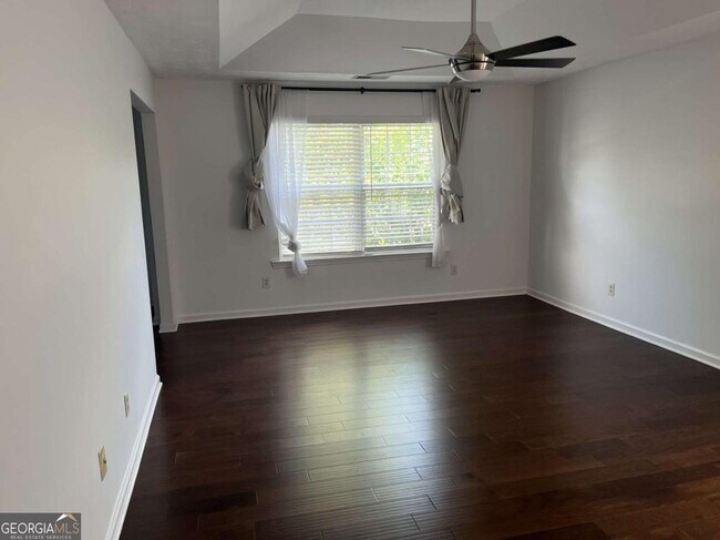 Building Photo - 3184 Elmwood Ct