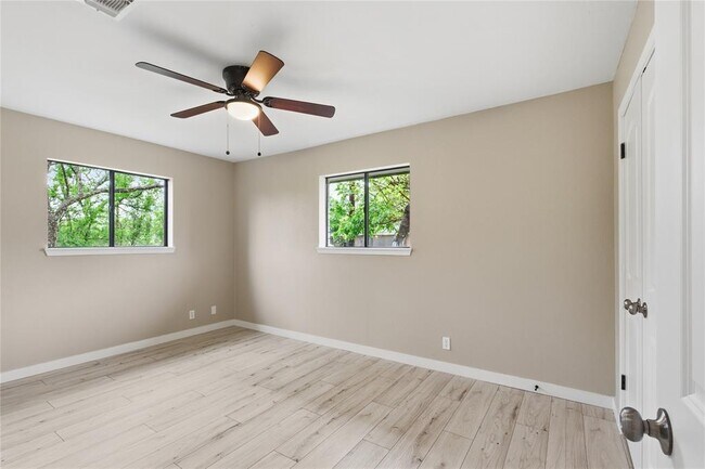 Building Photo - 1841 Twin Oaks