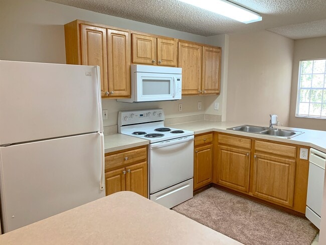 Building Photo - 2005 Mariposa Vista Ln