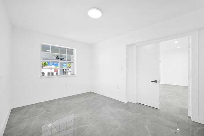 Building Photo - 4040 SW 108th Ave