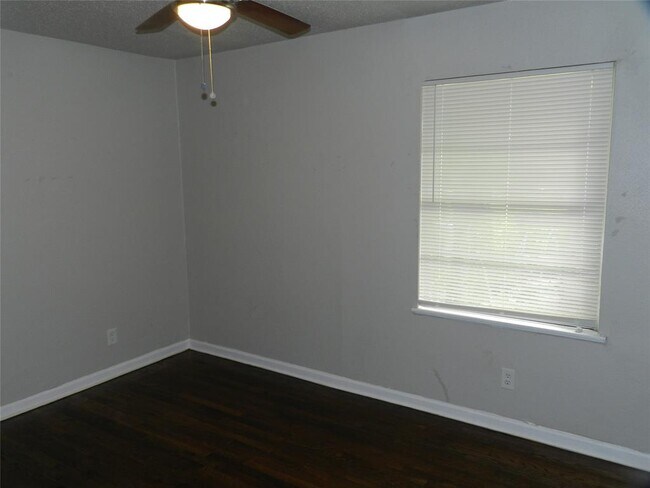 Building Photo - 6031 Ridgeway Dr