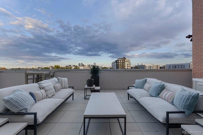 Building Photo - 1515 Julian St