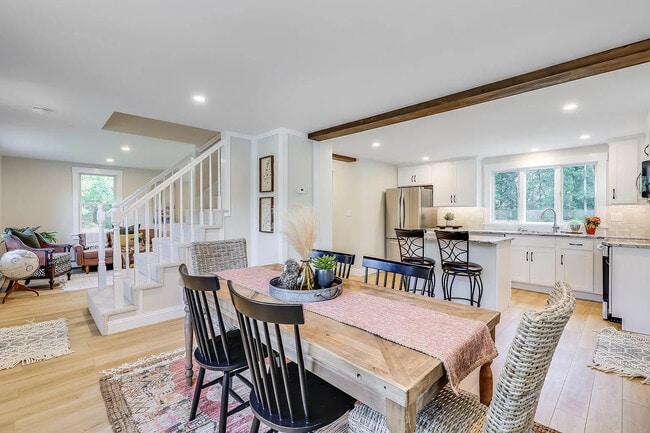 Building Photo - 126 Twin Hill Rd