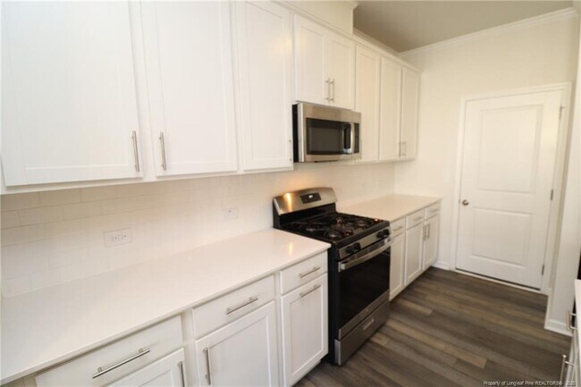 Building Photo - 5711 Woodlawn Dr