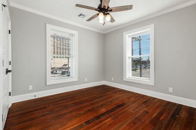 Building Photo - 405 24th St