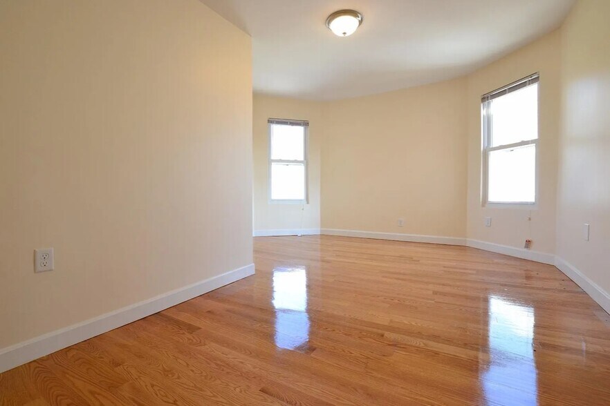 Building Photo - 23 Weitz St