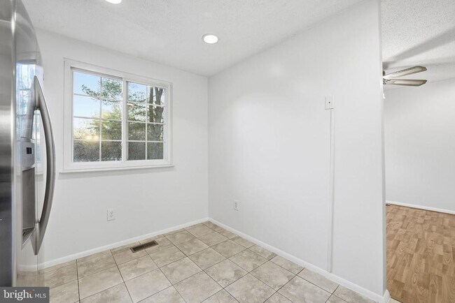 Building Photo - 9804 Gabon Ct