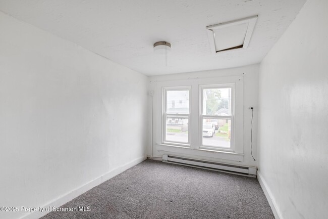 Building Photo - 121 Throop St