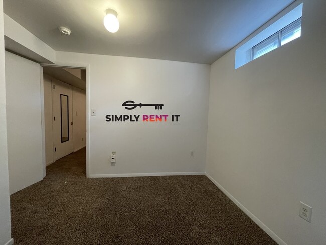 Building Photo - Huge 3 Bedroom Duplex in Ames, Aug 1st