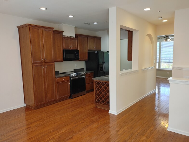 Kitchen - 116 Vintage Dr