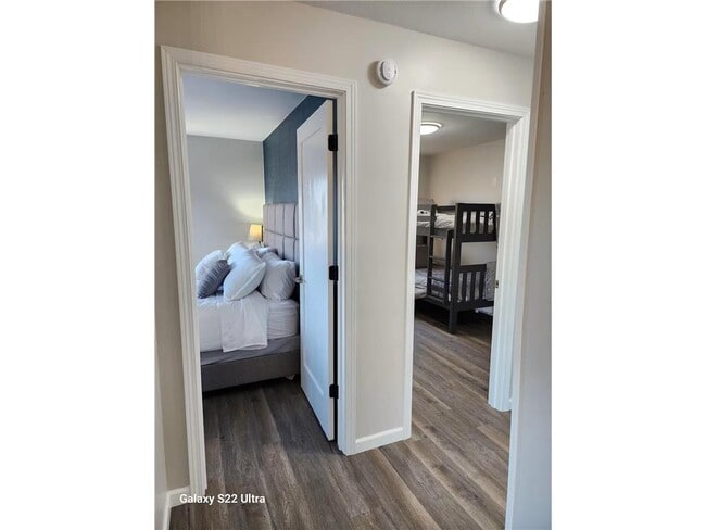 Building Photo - 114 Lake Ave S