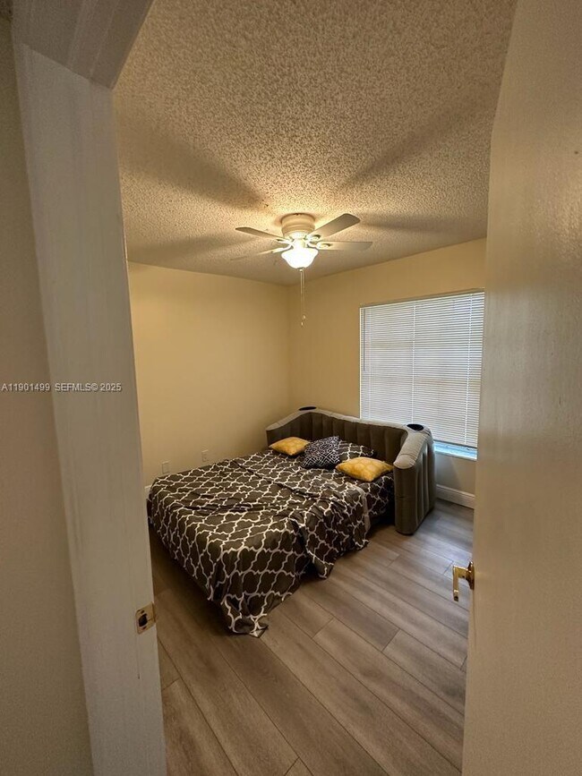 Building Photo - 6600 NE 22nd Way