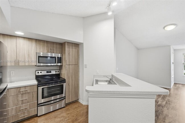 Building Photo - 437 Vista Isles Dr