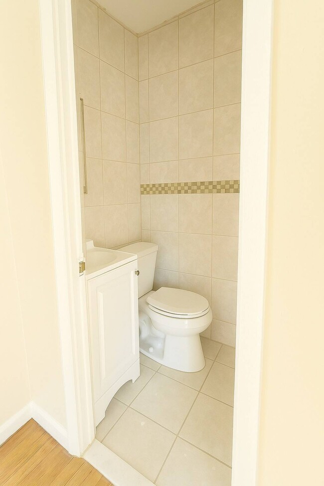 Building Photo - 530 Throgs Neck Expy