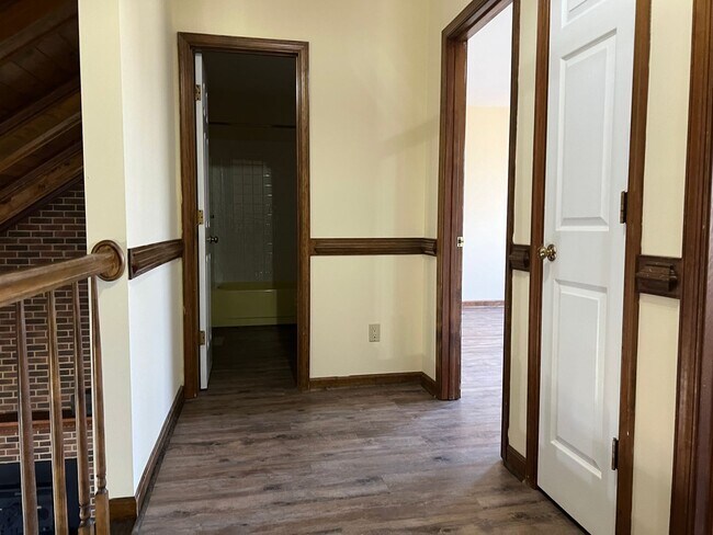 Building Photo - 300 Pleasants Dr