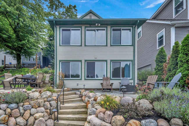 Building Photo - 3576 Portage Point Blvd