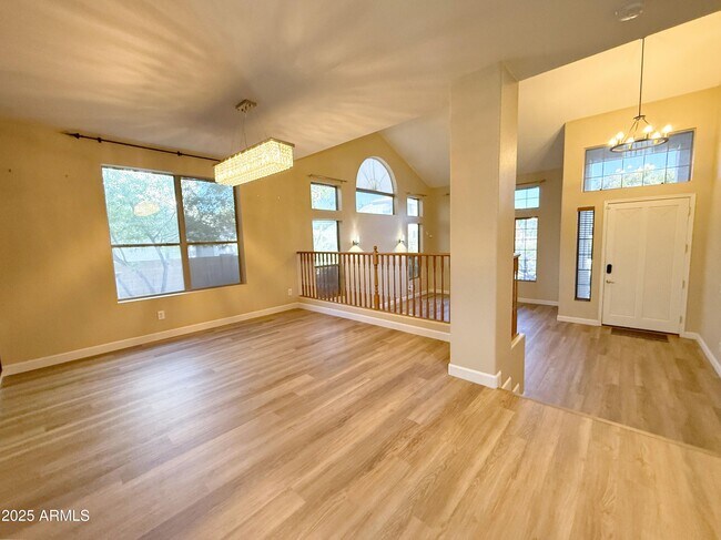 Building Photo - 1432 S Apache Dr