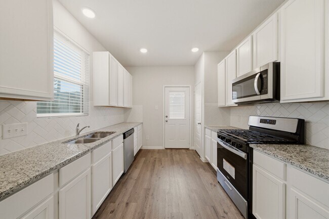 Building Photo - 24611 Porta Borsari Dr