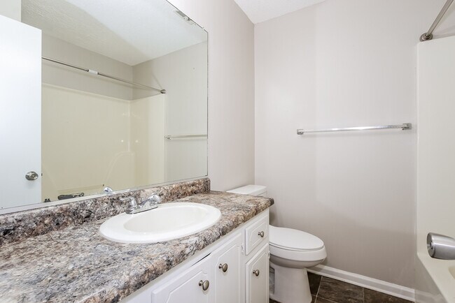 Building Photo - Bright 3 Bedroom Home with High Ceilings