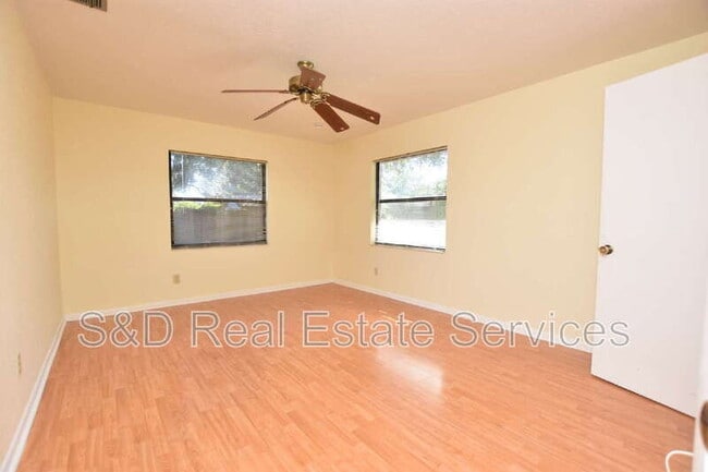 Building Photo - 1715 High Point Dr