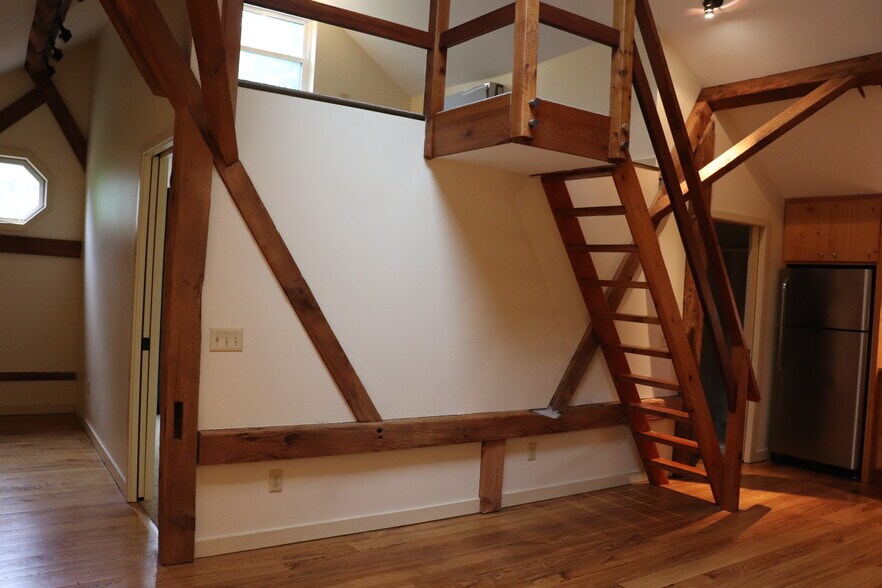 View of the loft staircase from entrance - 7098 FERRY Rd