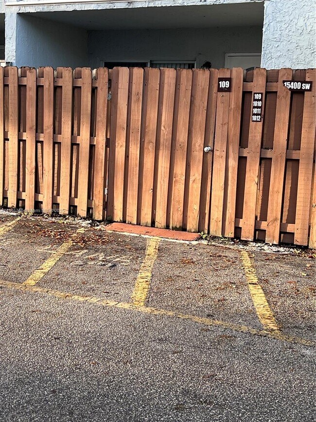 Building Photo - 15400 SW 81st Cir Ln