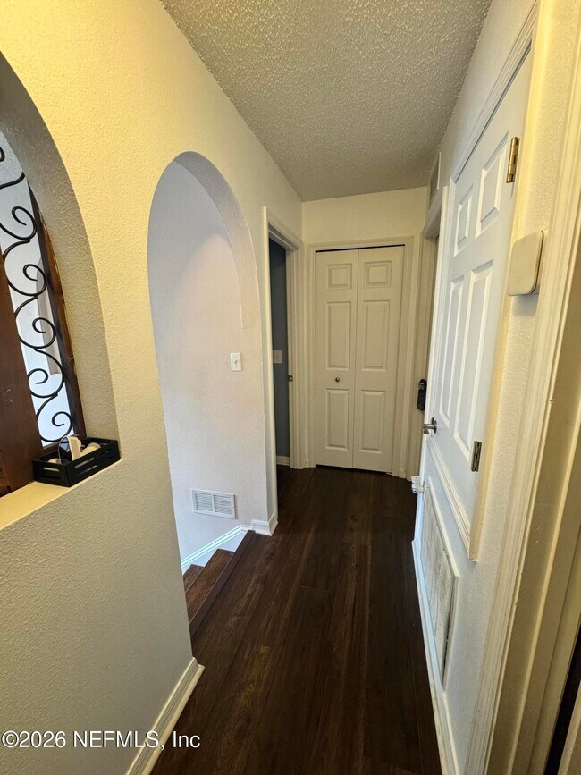 Building Photo - 12341 Glenn Hollow Dr