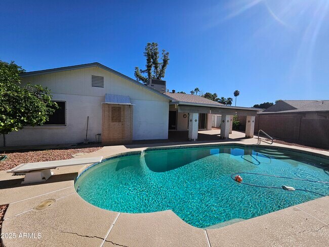 Building Photo - 2262 S Las Flores