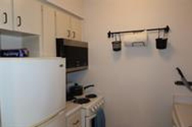 Building Photo - 3400 Speedway
