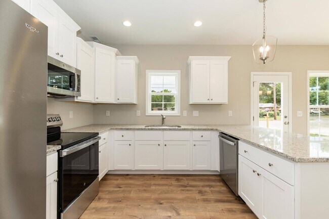 Building Photo - 3 Bed/2.5 Bath Home!