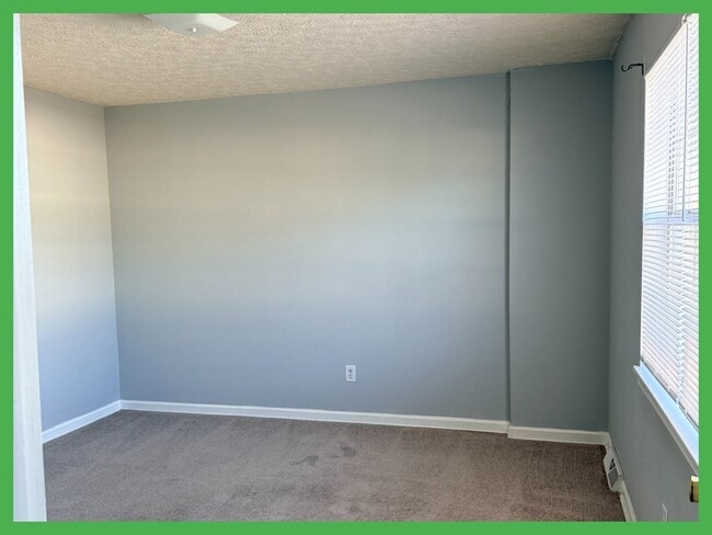 Building Photo - 16 Duiguid Dr