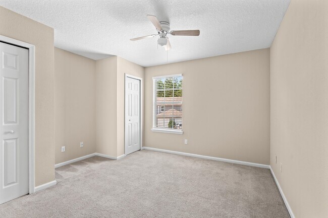 Building Photo - 313 Scrub Jay Dr