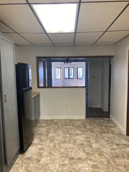 Building Photo - 70 6th Ave