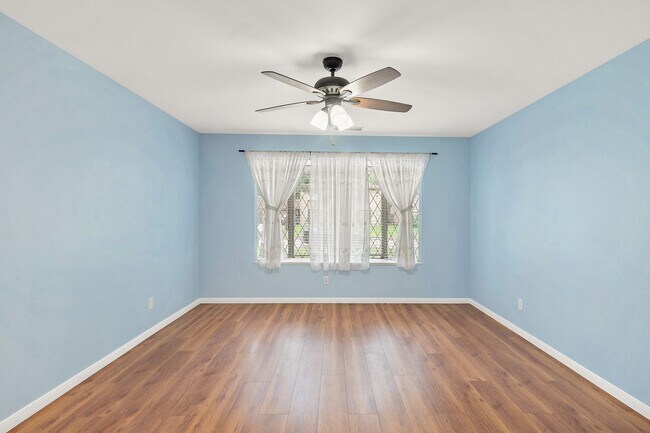 Building Photo - 18107 Shadow Valley Dr