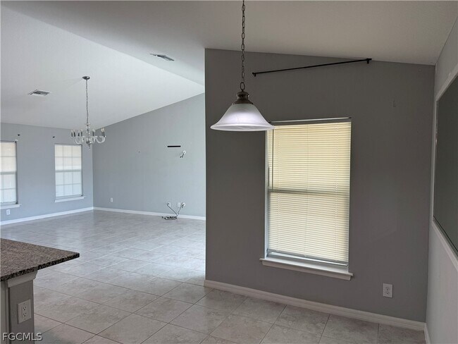 Building Photo - 910 NW 8th Terrace